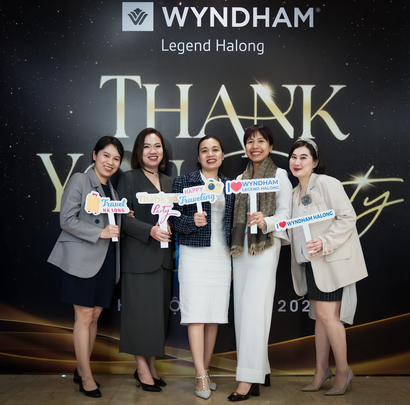 chủ đề cho tiệc cuối năm